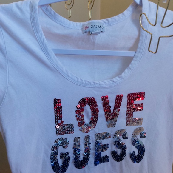 Women’s Guess u-neck - Picture 2 of 2